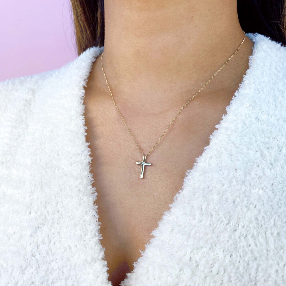 Shy Creation Cross Necklace Diamond Accents 14K Yellow Gold SC55021364 RfLRm45v